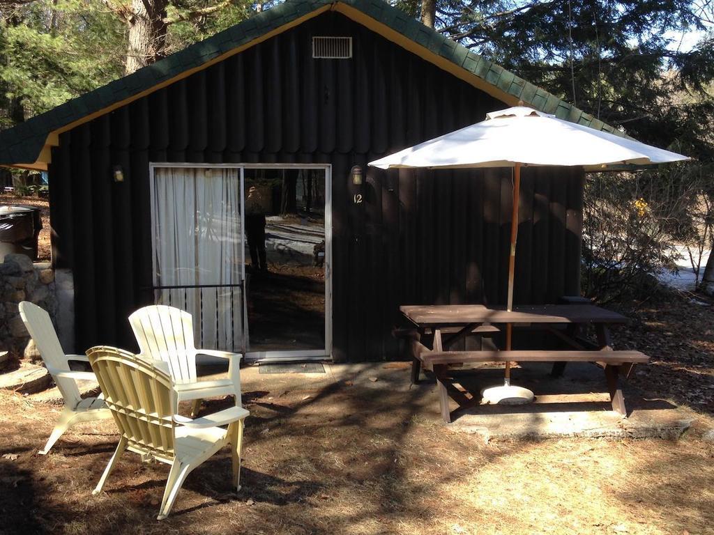 Amber Lantern Two-Bedroom Cottage Озеро Джордж Номер фото